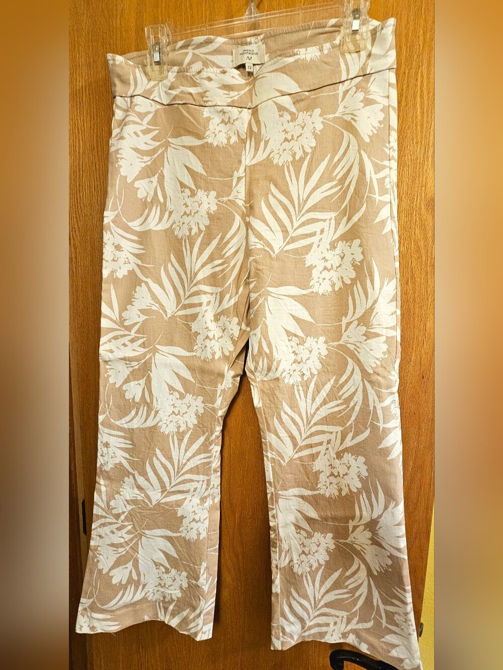 Avenue Montaigne Leo Palm Floral Crop Flare Pants Tan White 12